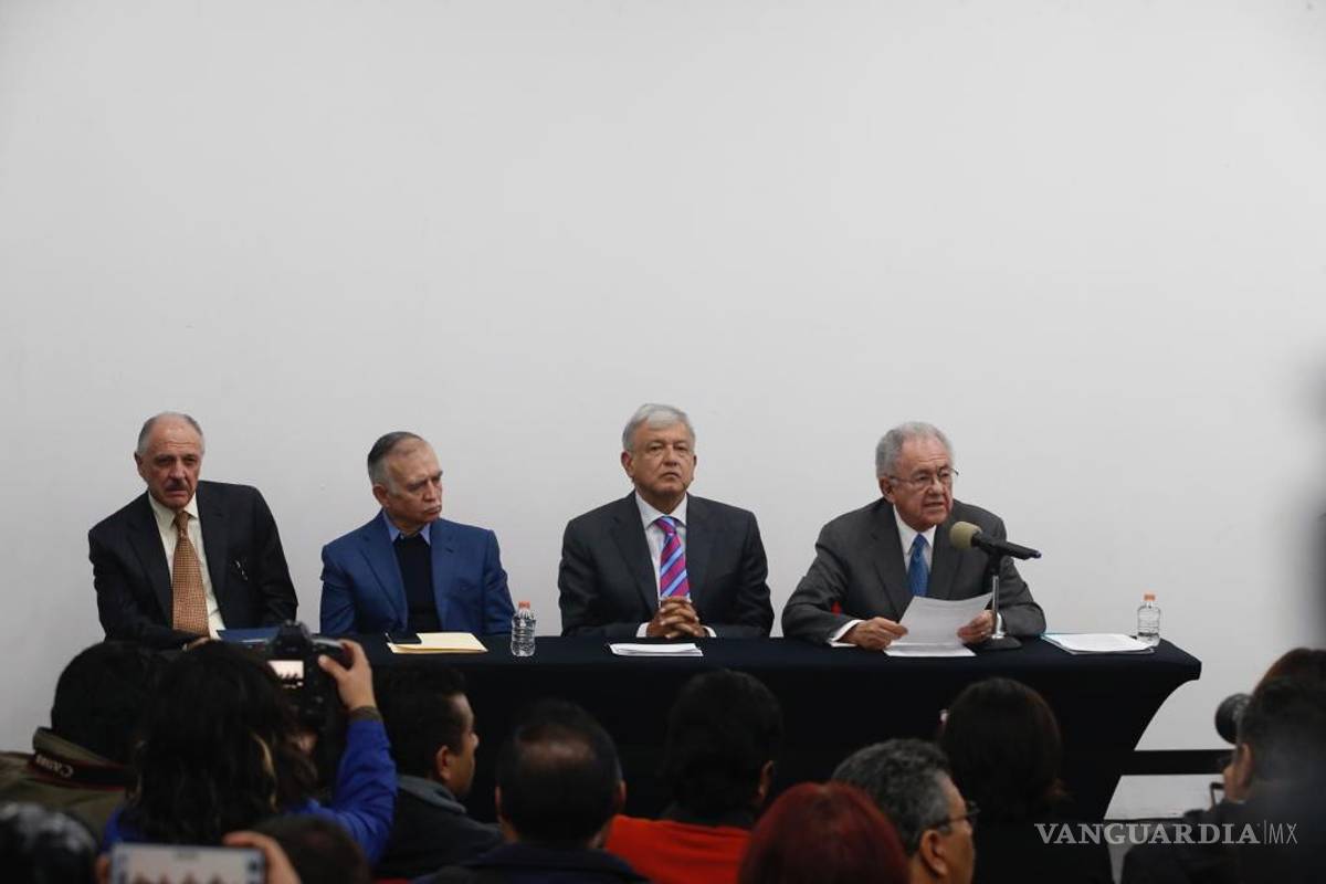 AMLO promete que en tres años operará sistema de tres aeropuertos