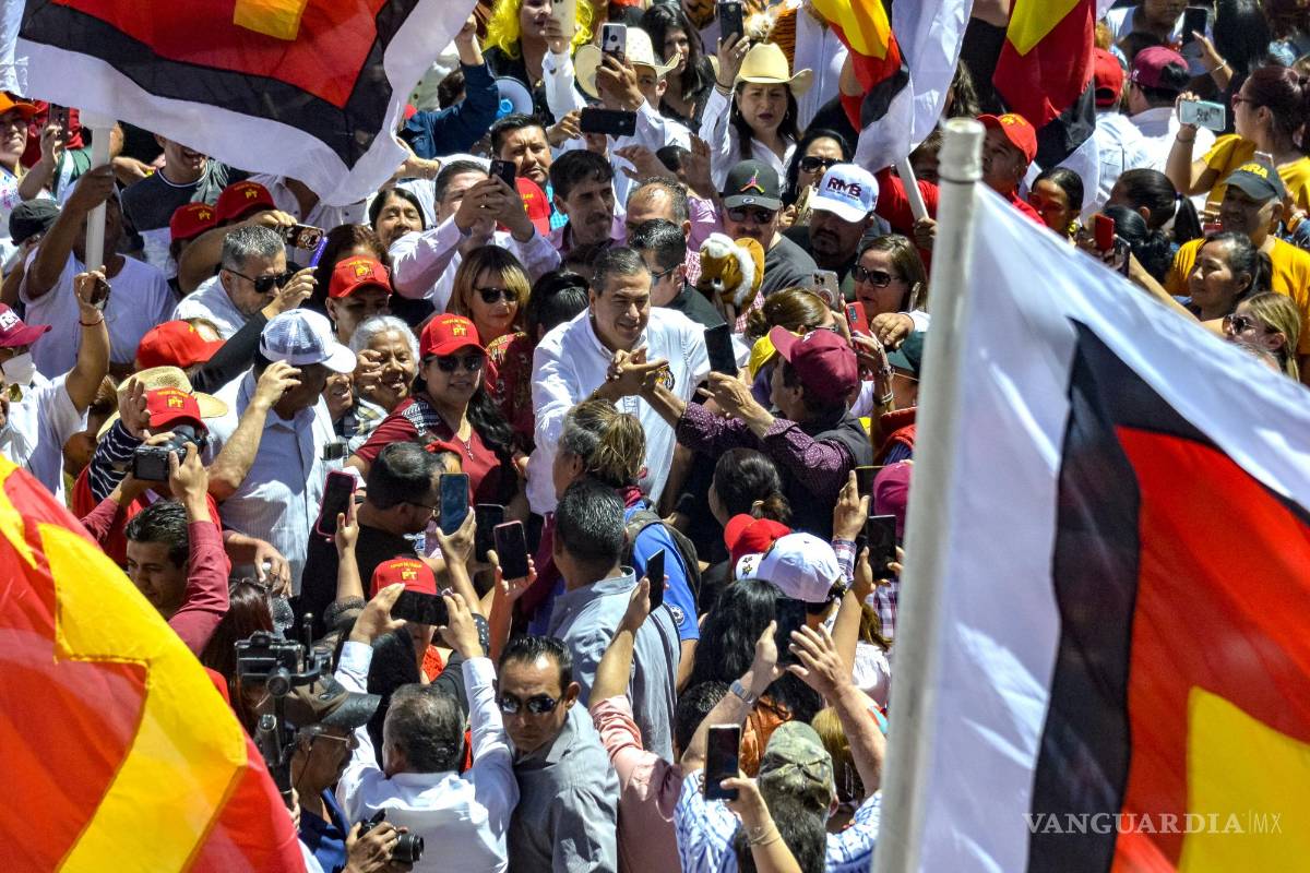 $!Ricardo Mejía Berdeja en su registro como candidato del Partido del Trabajo a la gubernatura de Coahuila, después de haber sido aspirante en Morena.