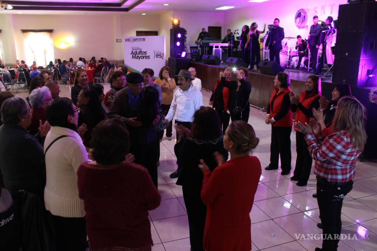 Celebra DIF el Día de la Candelaria con empacadores