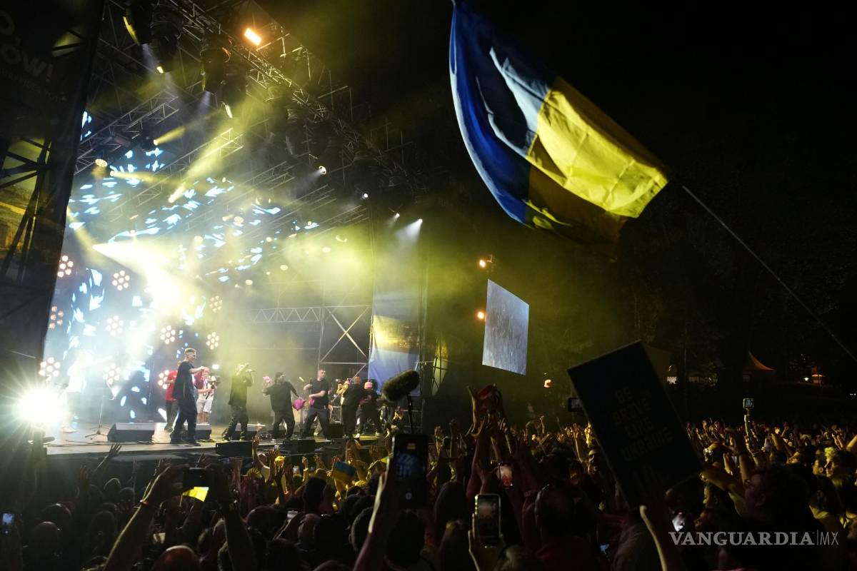 $!La Orquesta Kalush de Ucrania se presenta en el Eurovision Village en Turín, Italia.