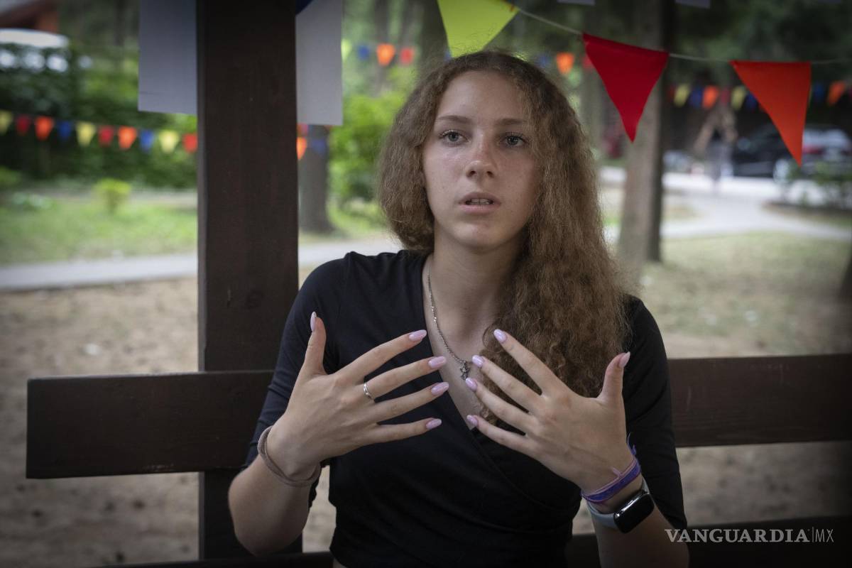 $!Kseniia Kucher, de 16 años, habla sobre los ataques rusos rutinarios en Kharkiv en el campo de rehabilitación para niños afectados por la guerra en Uzhhorod.