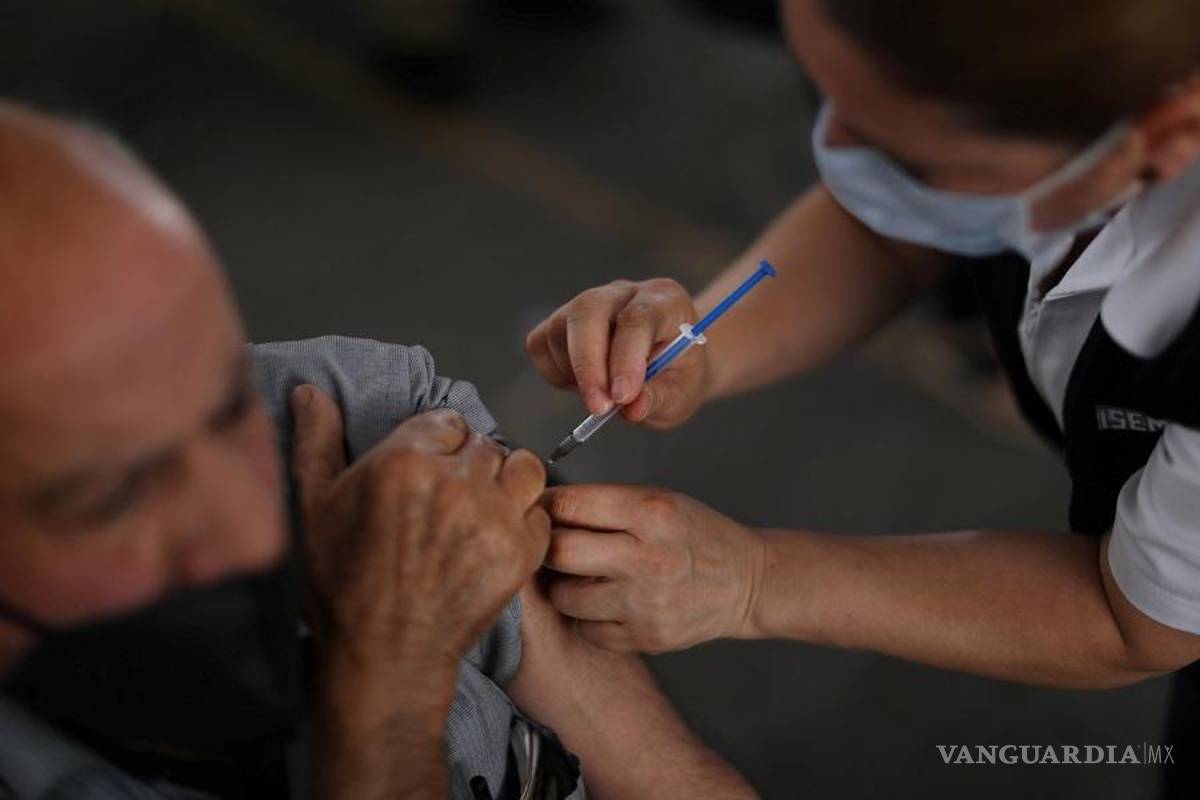 Al ritmo actual, México tardará año y medio en vacunar contra COVID-19 al 70% de su población