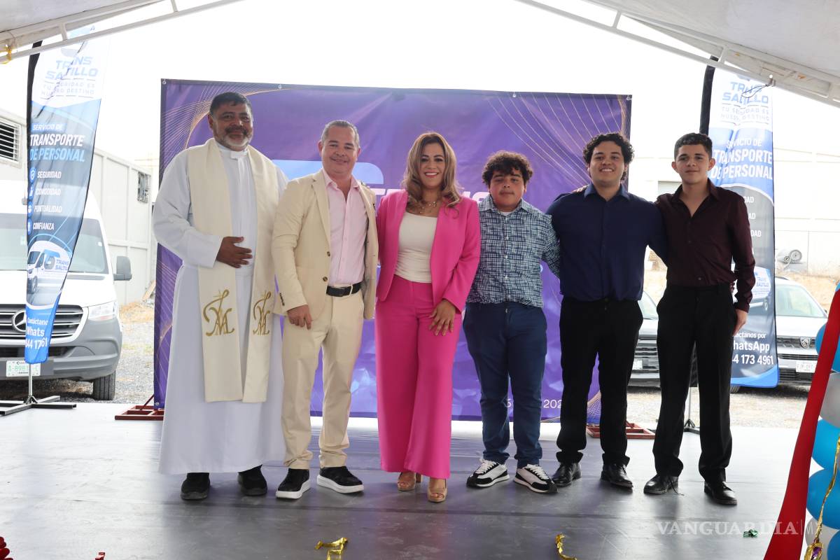 $!El equipo de TransSaltillo celebró junto a clientes y aliados comerciales este importante paso en el desarrollo de la empresa en Coahuila.