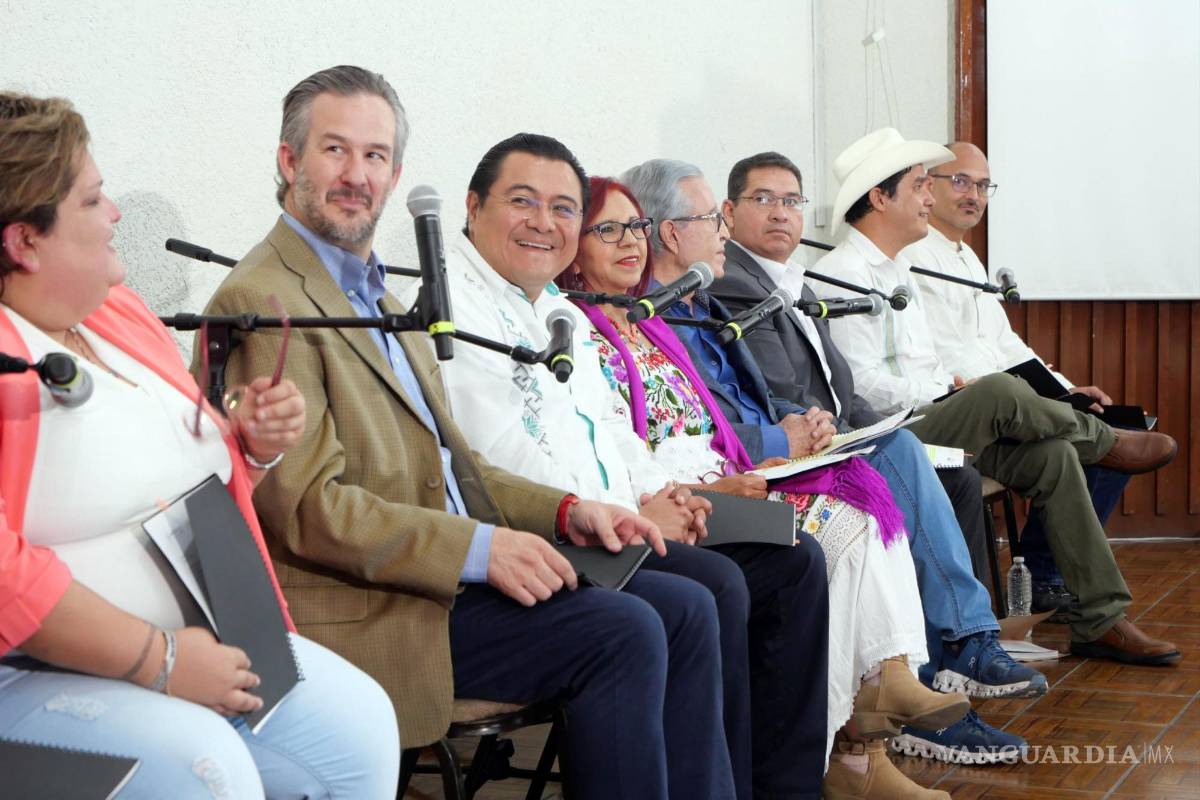 $!Funcionarios estatales y federales participaron en el “Fandango de la lectura”.