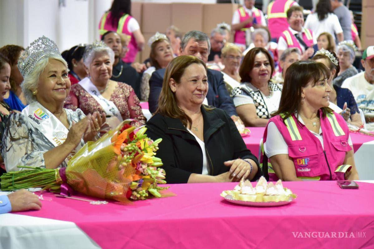 $!La presidenta honoraria del DIF, Beatriz Eugenia Dávila de Fraustro, destaca el compromiso con el bienestar de este importante sector.