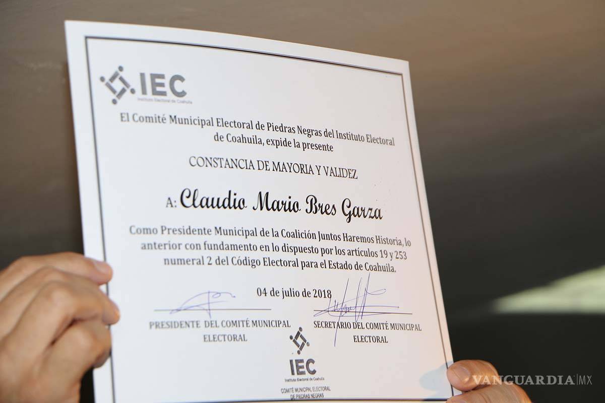 $!Entregan constancia de mayoría a Claudio Bres en Piedras Negras