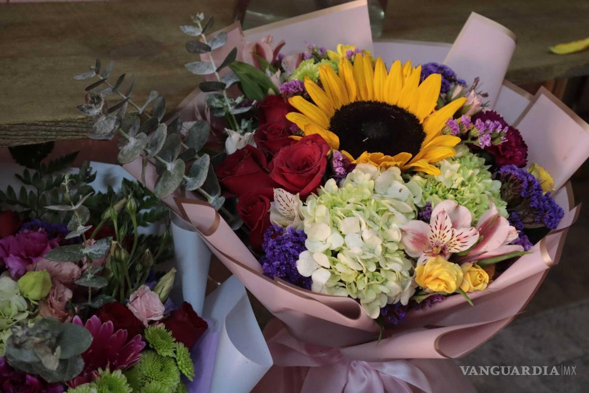 Enamorados, en problemas: se dispara precio de floreshasta en un 140 por ciento