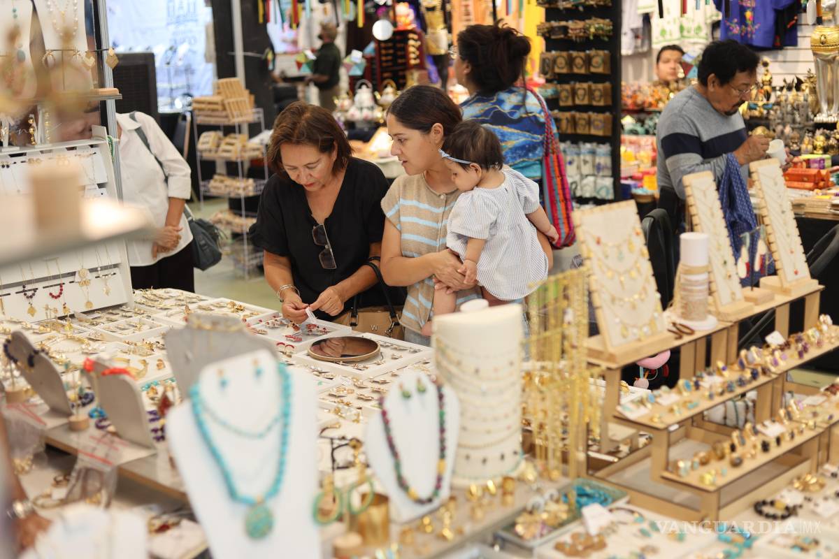 $!Artesanos de 17 países y 25 estados mexicanos se dan cita por primera vez en la exposición TlaquepArte Saltillo.