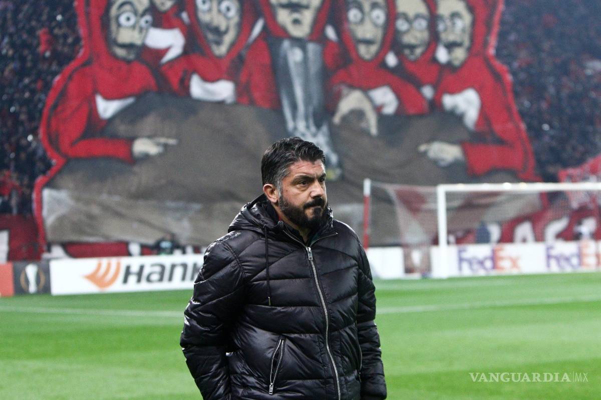 $!'Il Diavolo' se quema en el 'Infierno Griego': el AC Milan no sale de su crisis y es eliminado por el Olympiacos en la Europa League