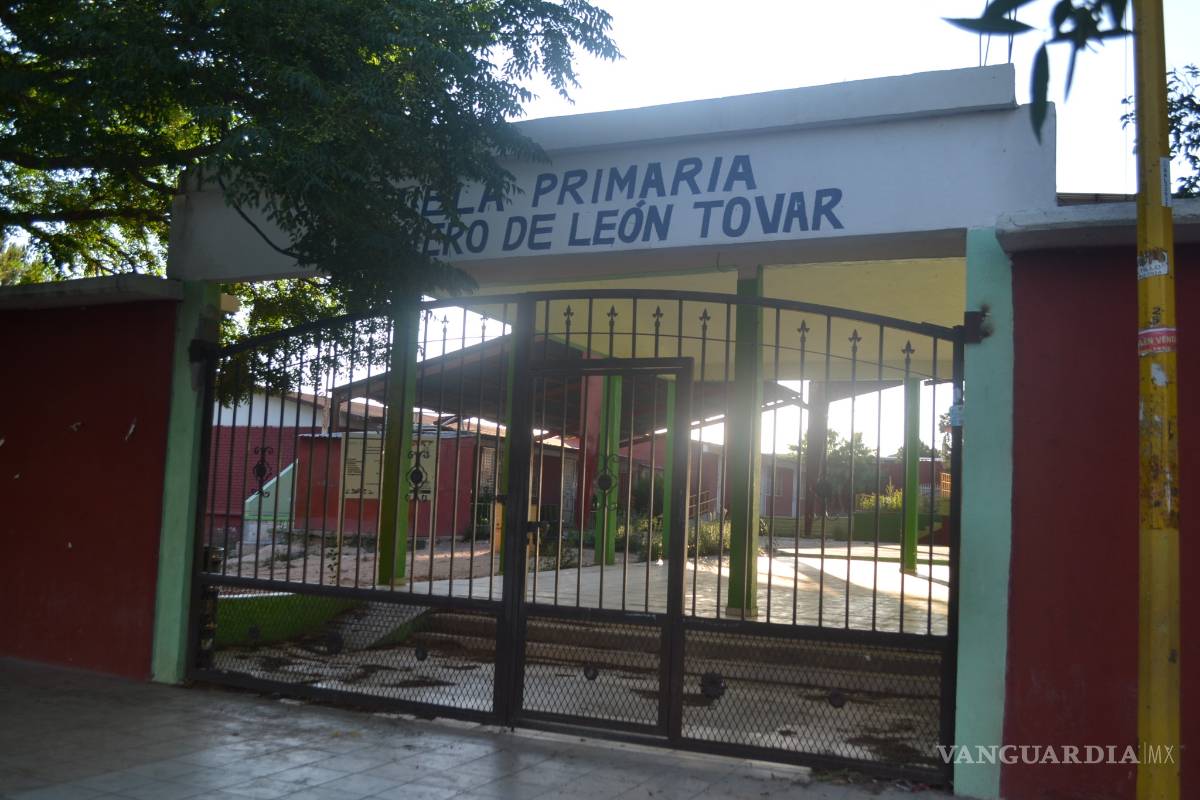 Atrapan a par de jóvenes vandalizando una escuela al sur de Saltillo