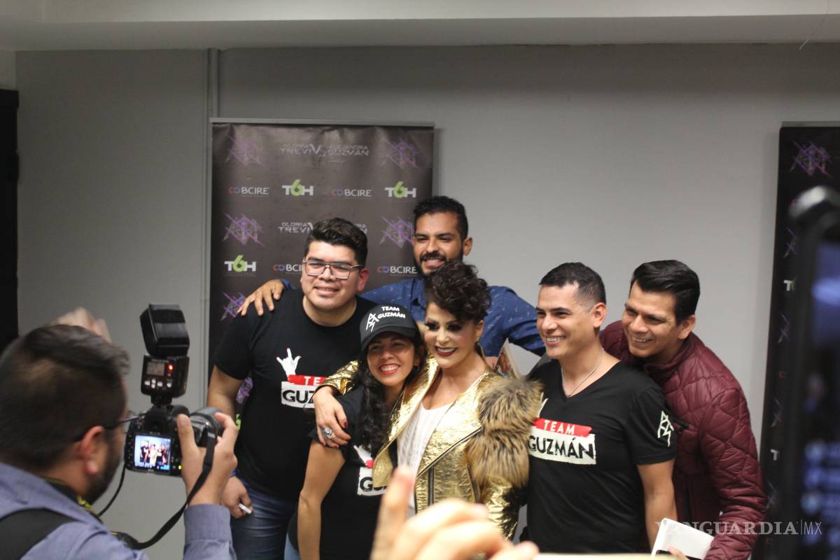 $!Fans sorprenden a Alejandra Guzmán y La Arena la reconoce