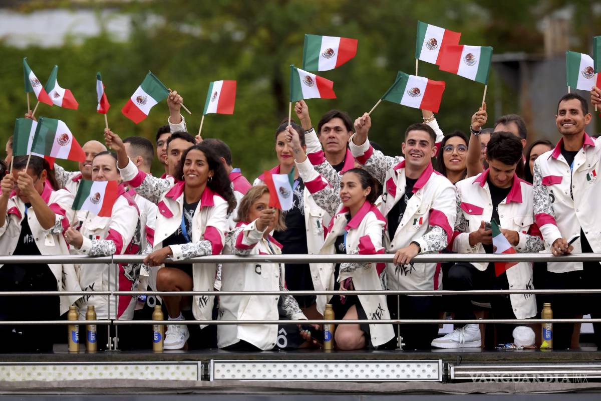 Al grito de ‘¡México, México!’, así fue la aparición de la delegación mexicana en el desfile de inauguración de París 2024