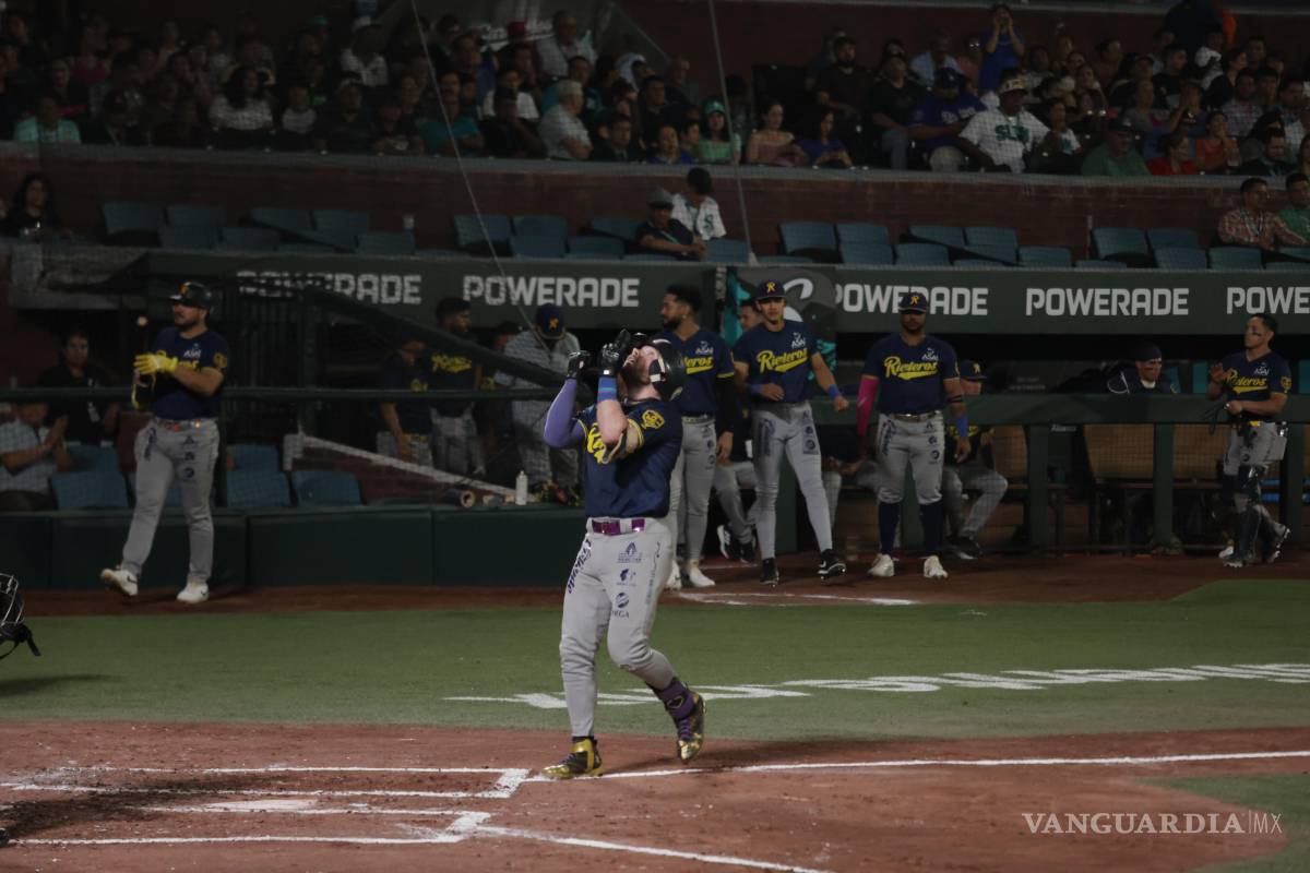$!La afición del Francisco I. Madero celebró otra victoria de Saltillo en una semana decisiva para la temporada.