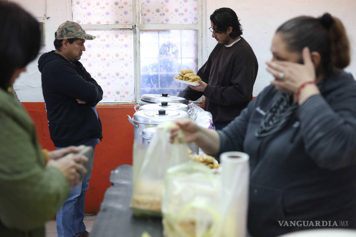 $!La familia Beltrán, con la tradición de los tamales de Doña Mary, sigue manteniendo viva la esencia del negocio familiar.