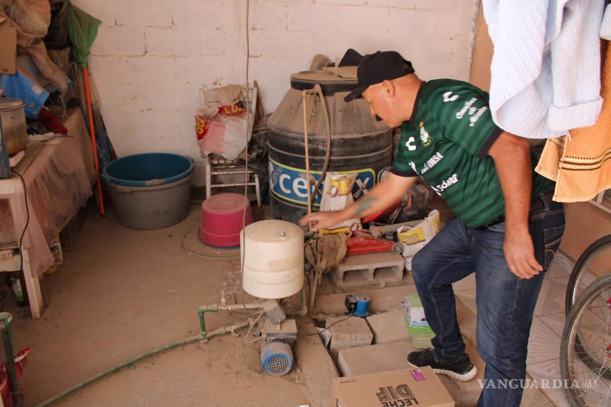 $!En la casa de Manuel de Jesús Hernández, en el ejido La Esperanza, en Matamoros, decidieron instalar un hidroneumático y un presurizador para almacenar agua en los días que no hay.