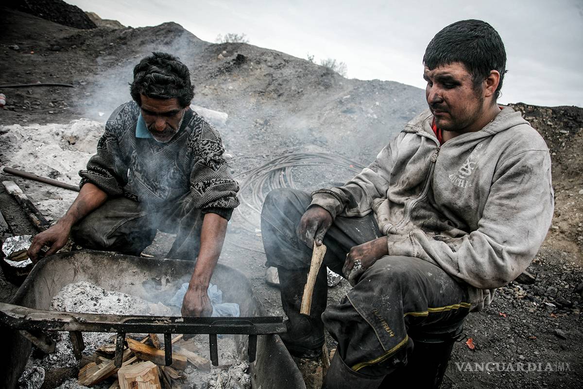 $!Los mineros y su lucha contra el vaho del diablo (gas metano)