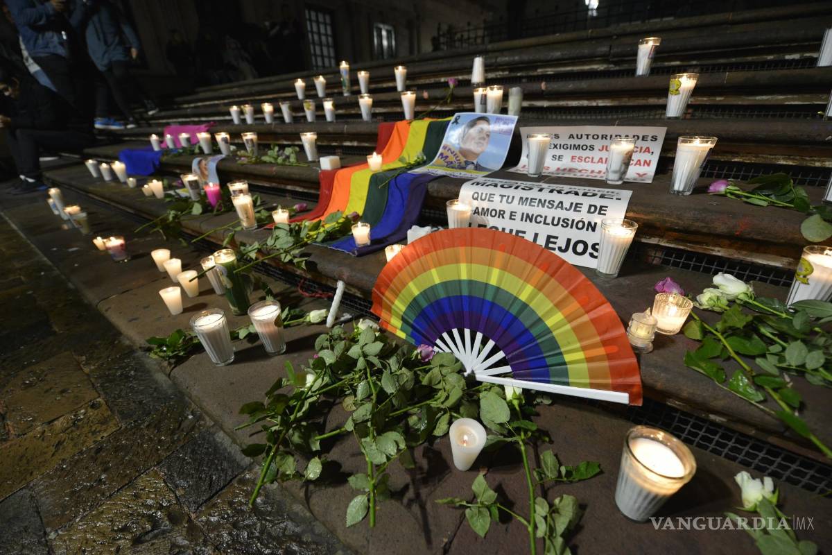 Recuerda comunidad LGBT en Saltillo a magistrade Ociel Baena con vigilia