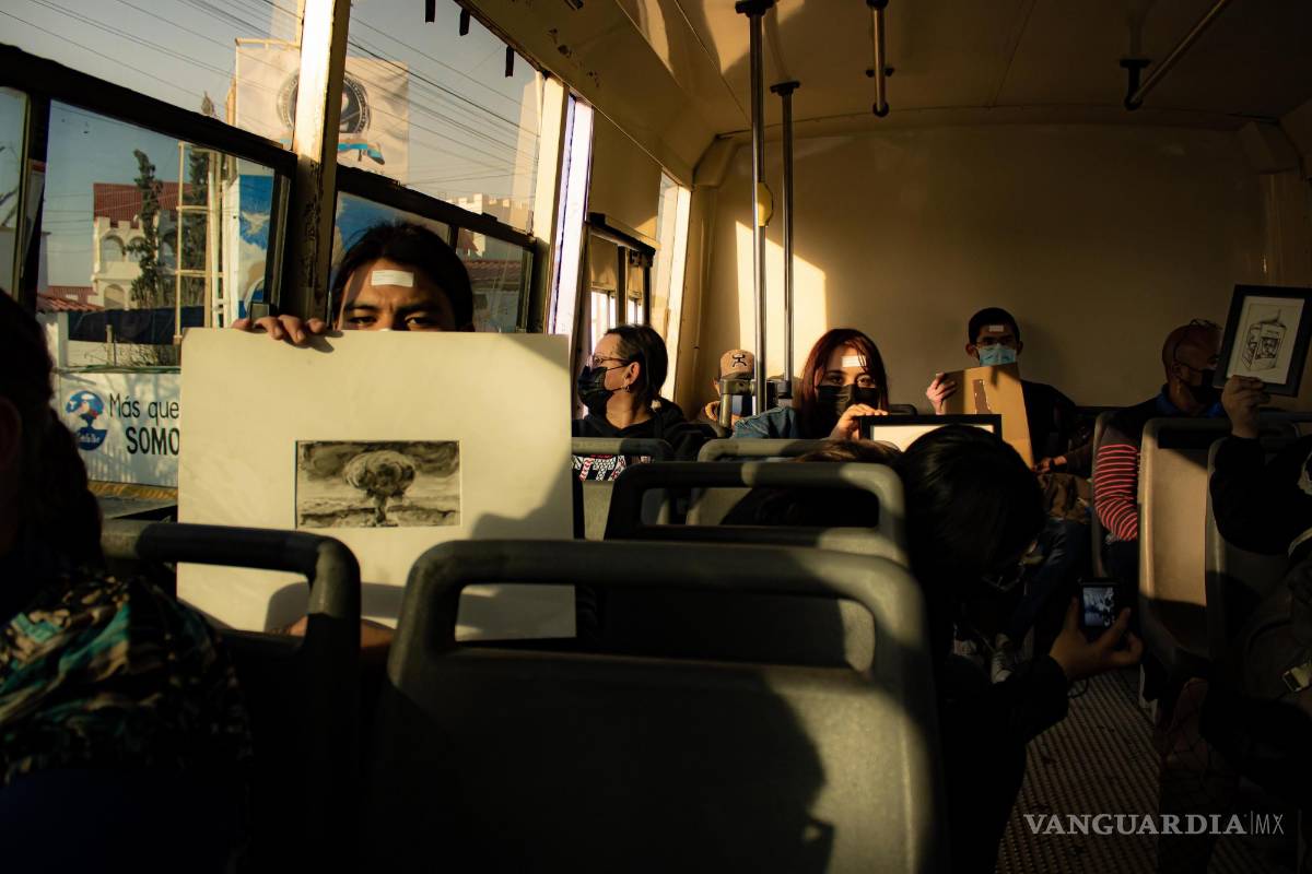 Estudiantes de la UAdeC hacen de transporte público de Saltillo una galería artística