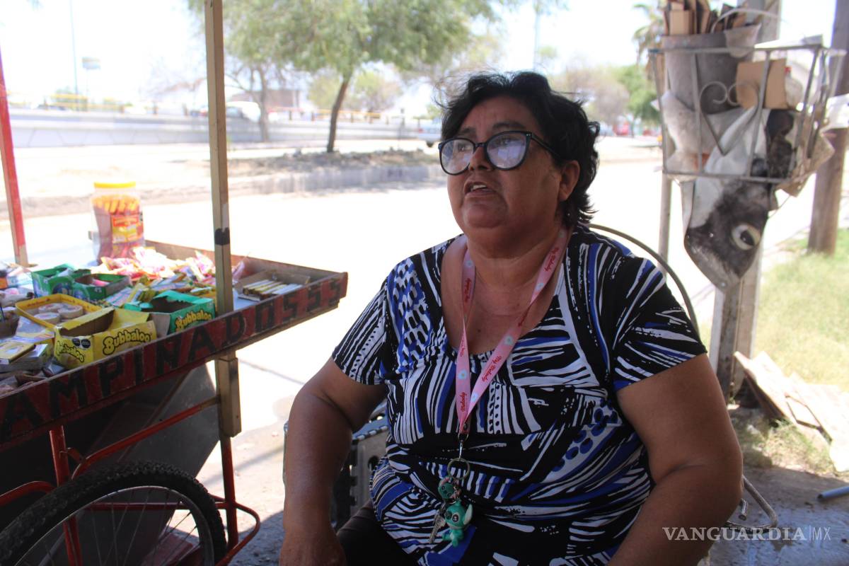 $!La señora Gabriela Román, vecina de la colonia Fidel Velázquez, asegura que el agua sale únicamente de 3 a 4 de la mañana.