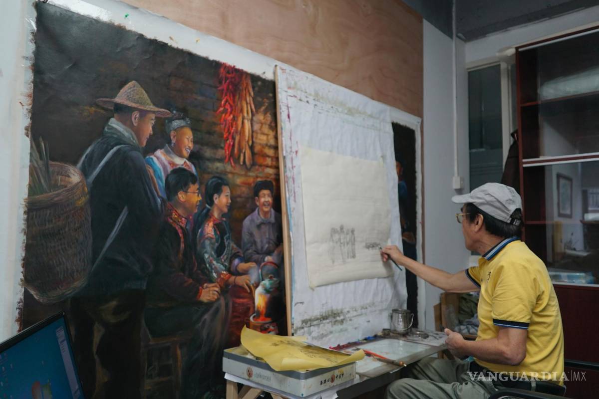 $!Zeng Fanzhi, un arquitecto jubilado convertido en artista, trabaja en su estudio en Shenzhen, en el sur de China, en la provincia de Guangdong.