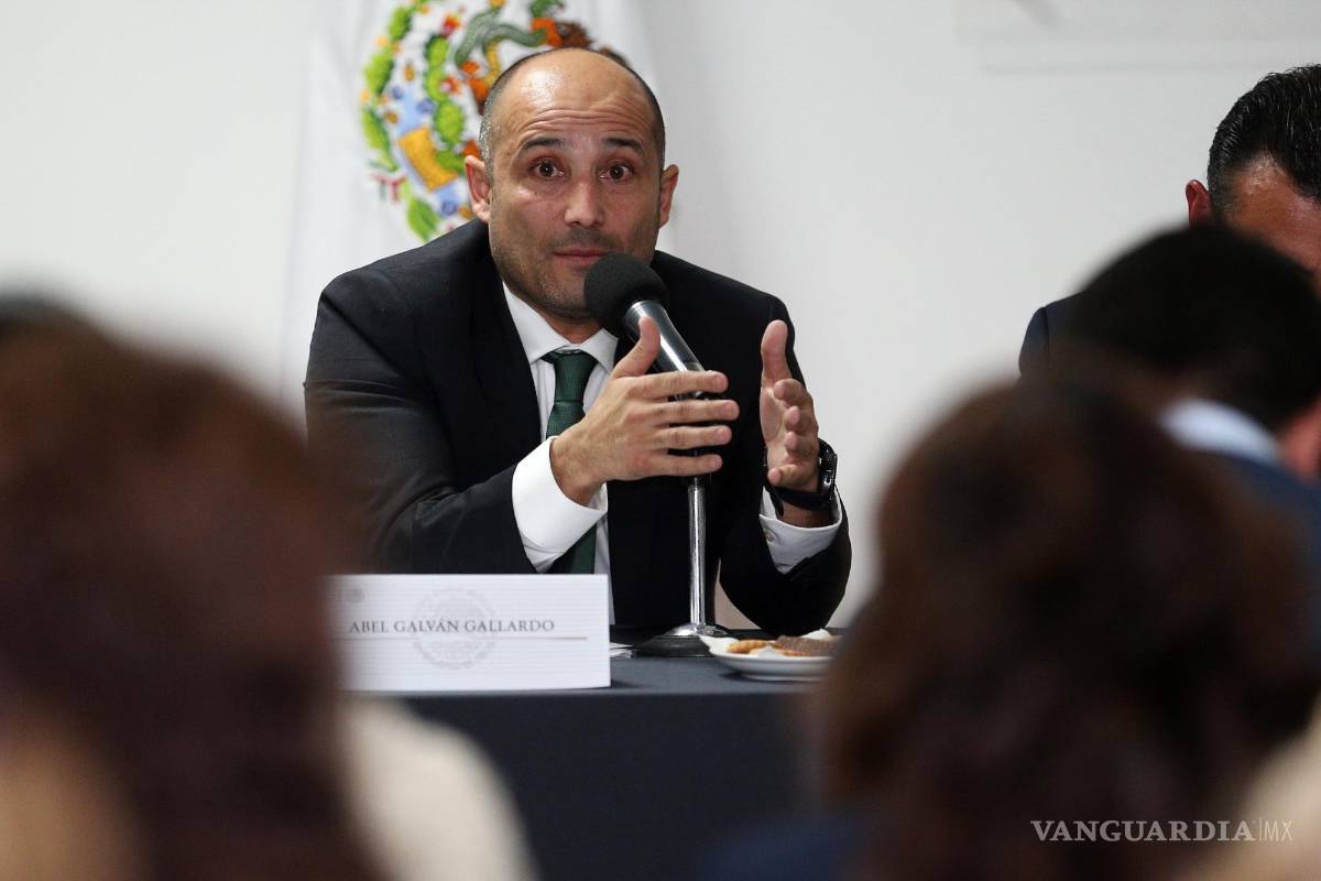 En plena crisis, fiscal Abel Galván deja cargo