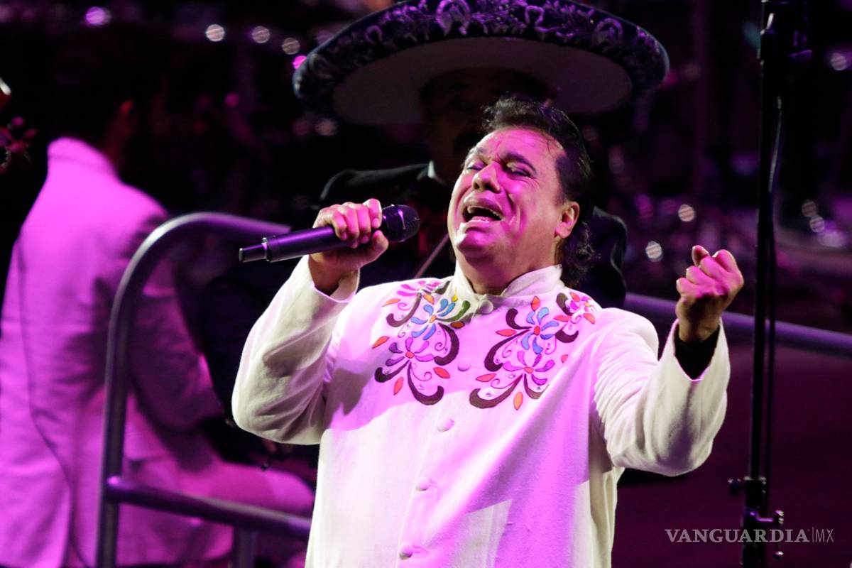Restos de Juan Gabriel podrían ir al mar