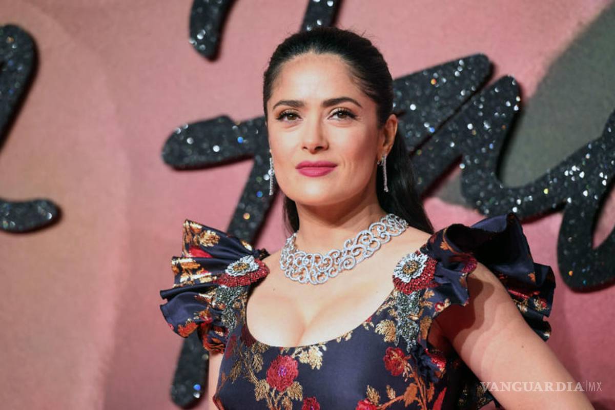 Salma Hayek presume un Gucci con escote en los BFA