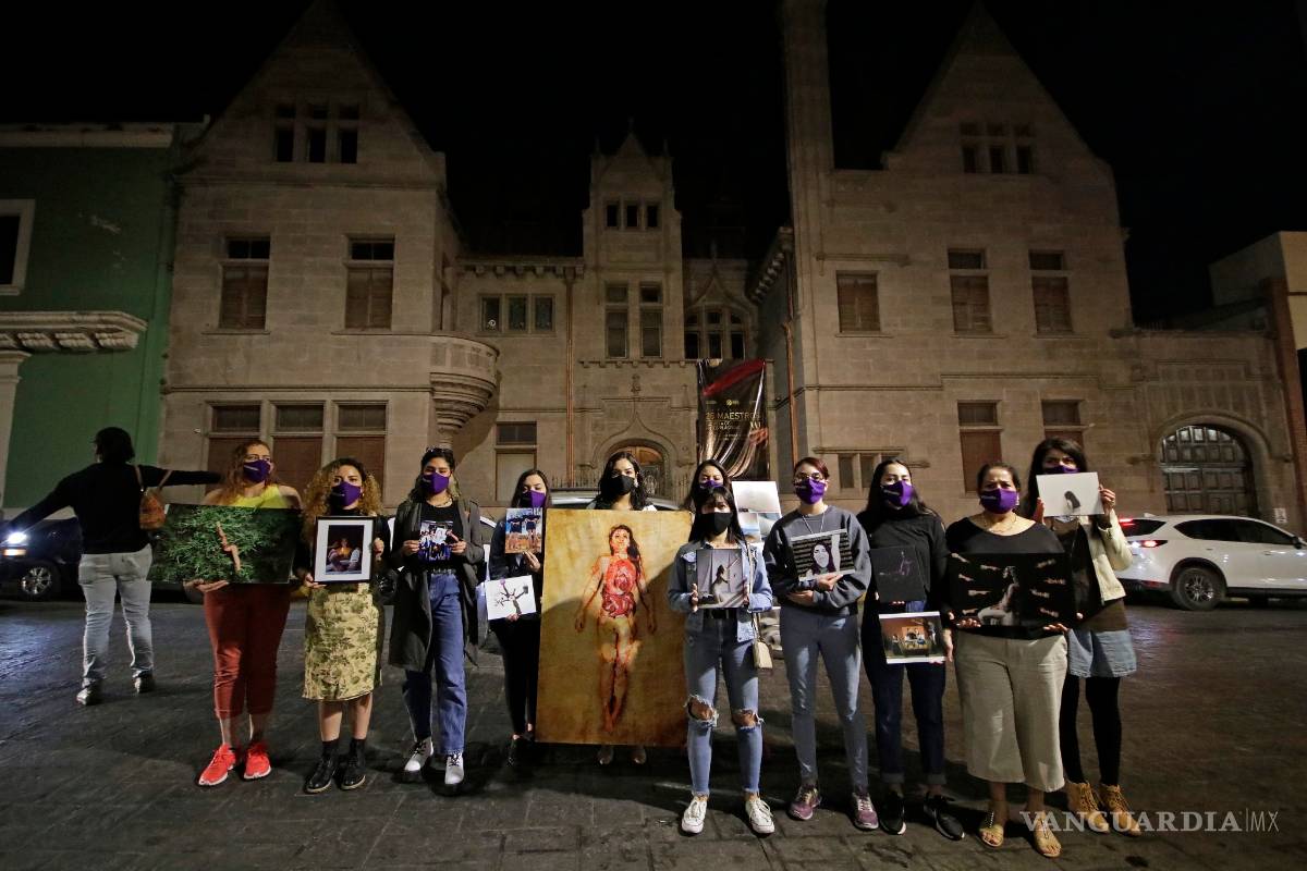 Colectivo Artistas Unidxs presenta su galería viviente frente a Casa Purcell