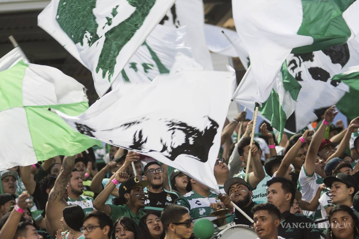 Exhiben a aficionada con piojos en el juego del Santos