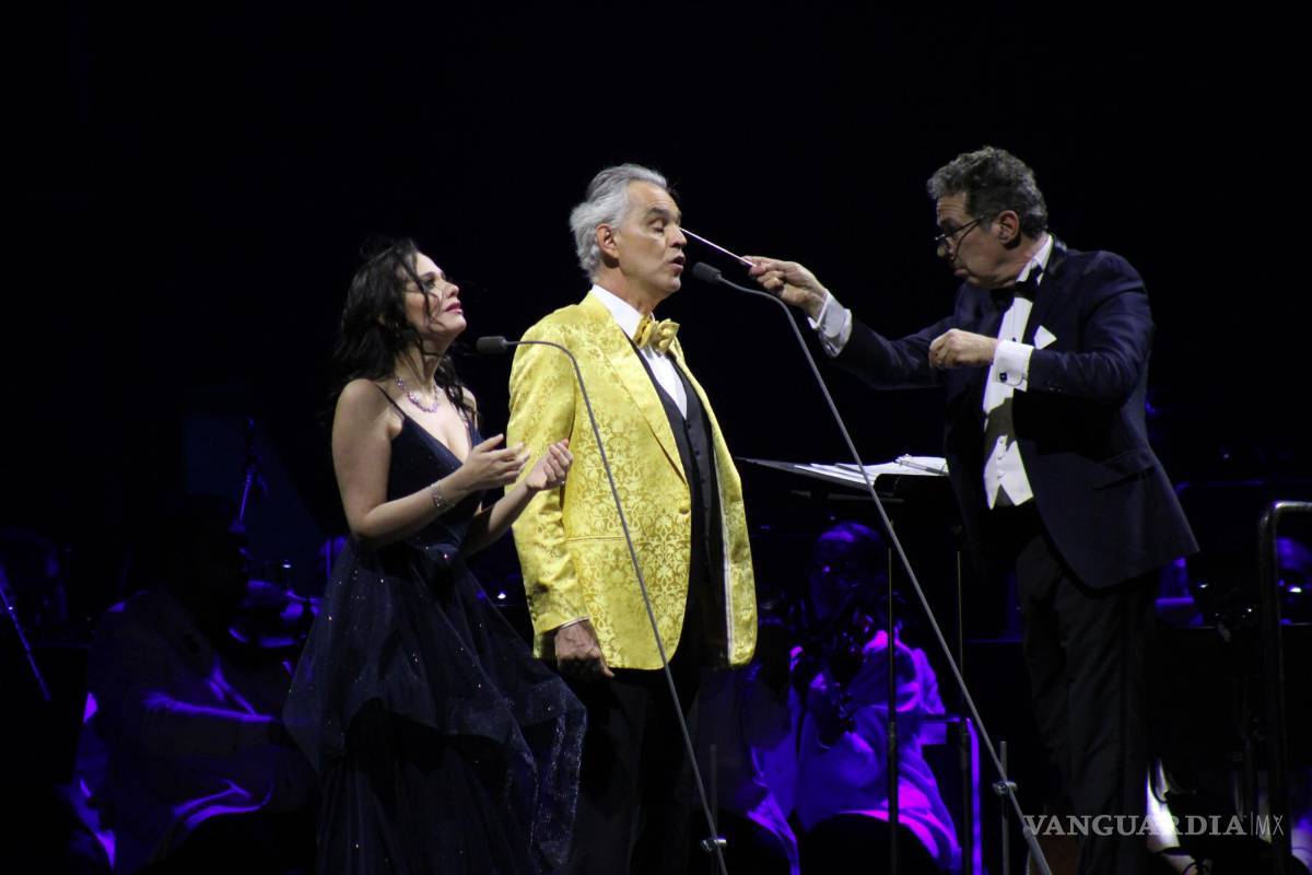 $!Andrea Bocelli acompañado en algunas de las piezas por artistas como la soprano María Aleida