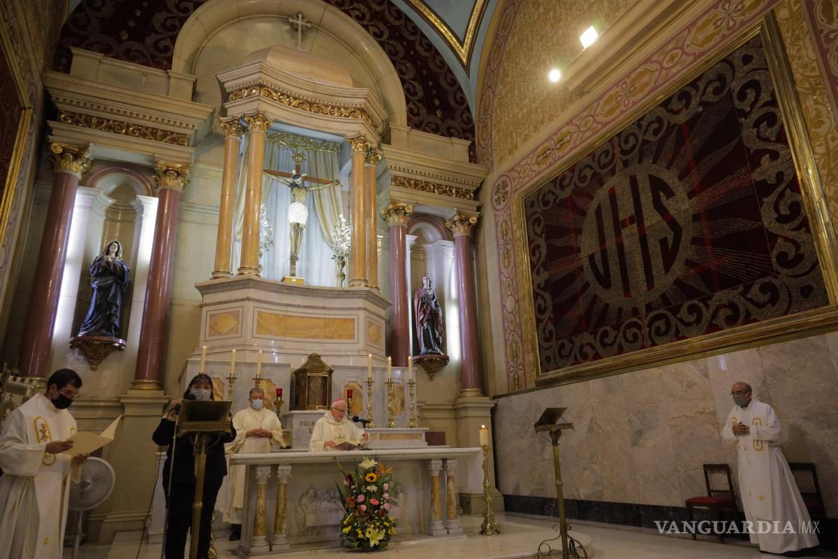 Regresa a su altar el Santo Cristo, tras ser trasladado a la Catedral de Saltillo