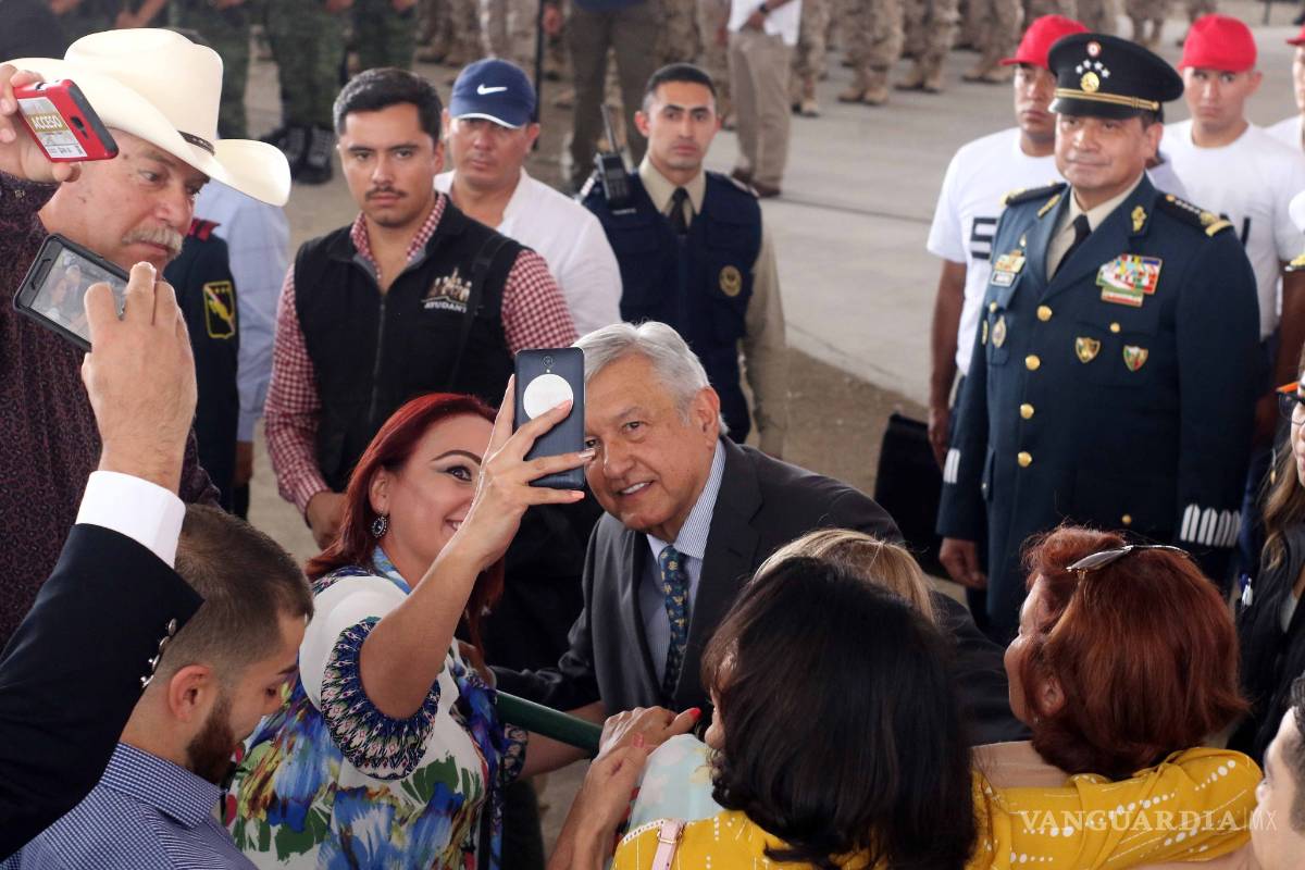 $!Analiza AMLO regularización de autos 'chocolate'