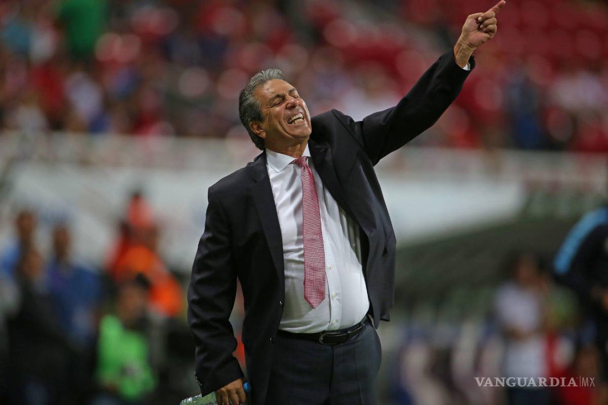 $!Tomás Boy Espinoza como director técnico de las Chivas del Guadalajara.