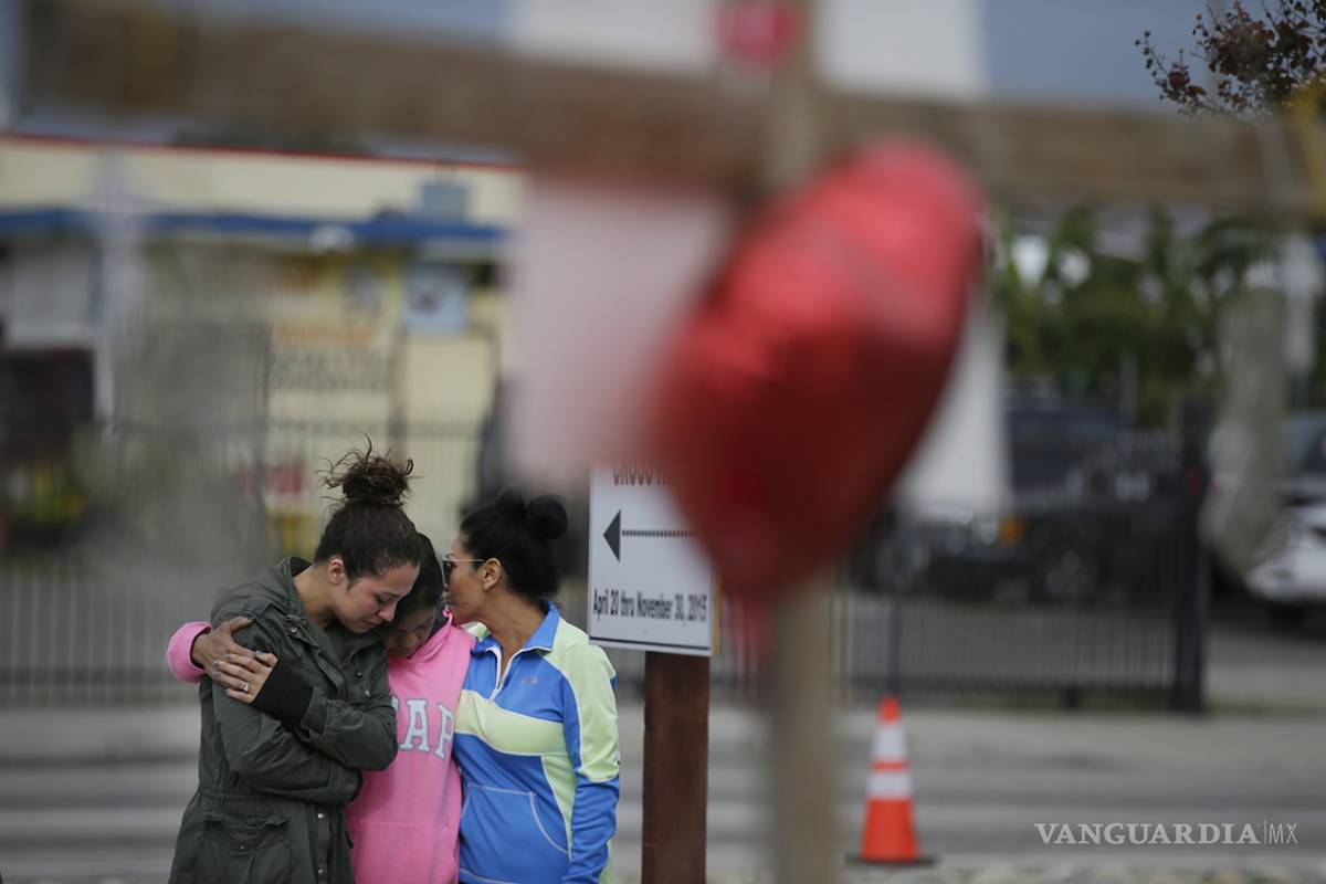 El EI asegura que 2 de sus seguidores cometieron la masacre en California