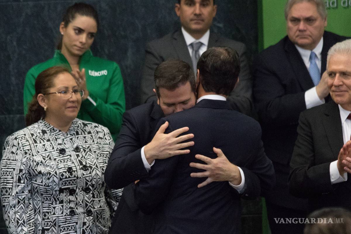 $!Entrega EPN el Premio Nacional del Deporte al 'Canelo' Álvarez y a Alegna González