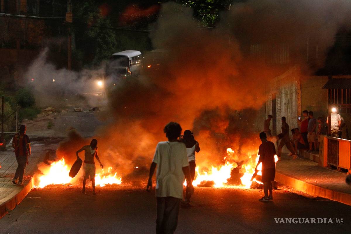 Padece Honduras saqueos masivos; exigen renuncia del mandatario