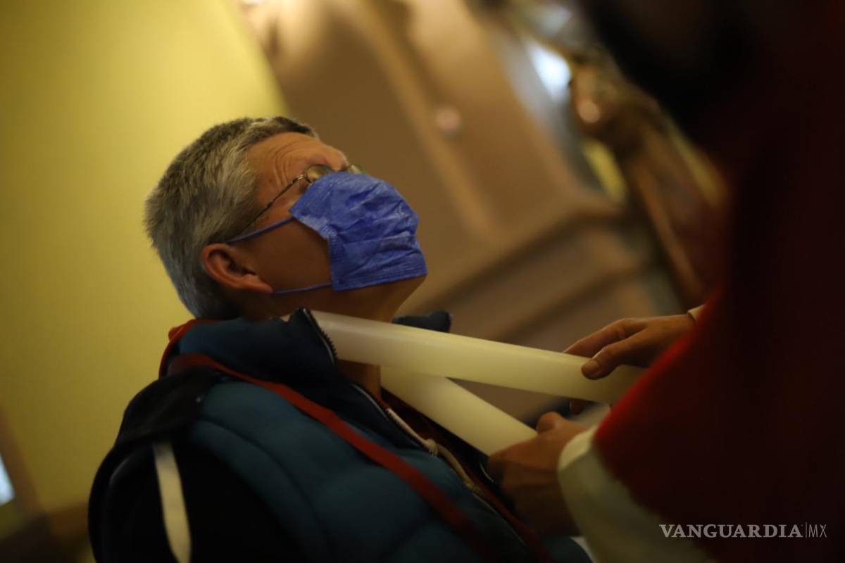 Realizan bendición de gargantas en Saltillo; ‘también es vacuna contra el COVID-19’, dicen feligreses