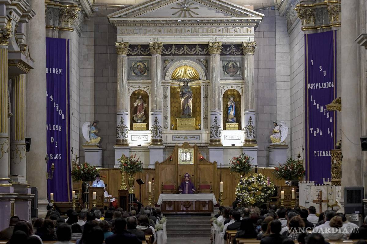 $!Monseñor González hizo un llamado a los creyentes católicos a ser participativos en la vida política del estado, destacando que un buen católico no se abstiene de la política.