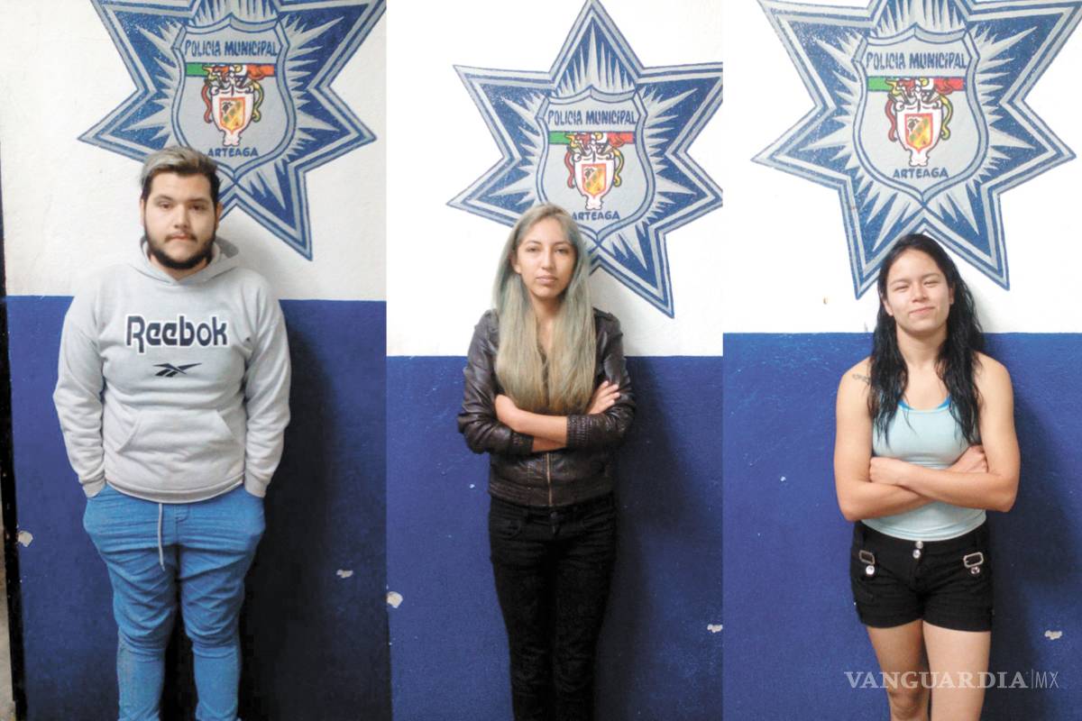 Agarran a tres jóvenes fumando mariguana en Arteaga