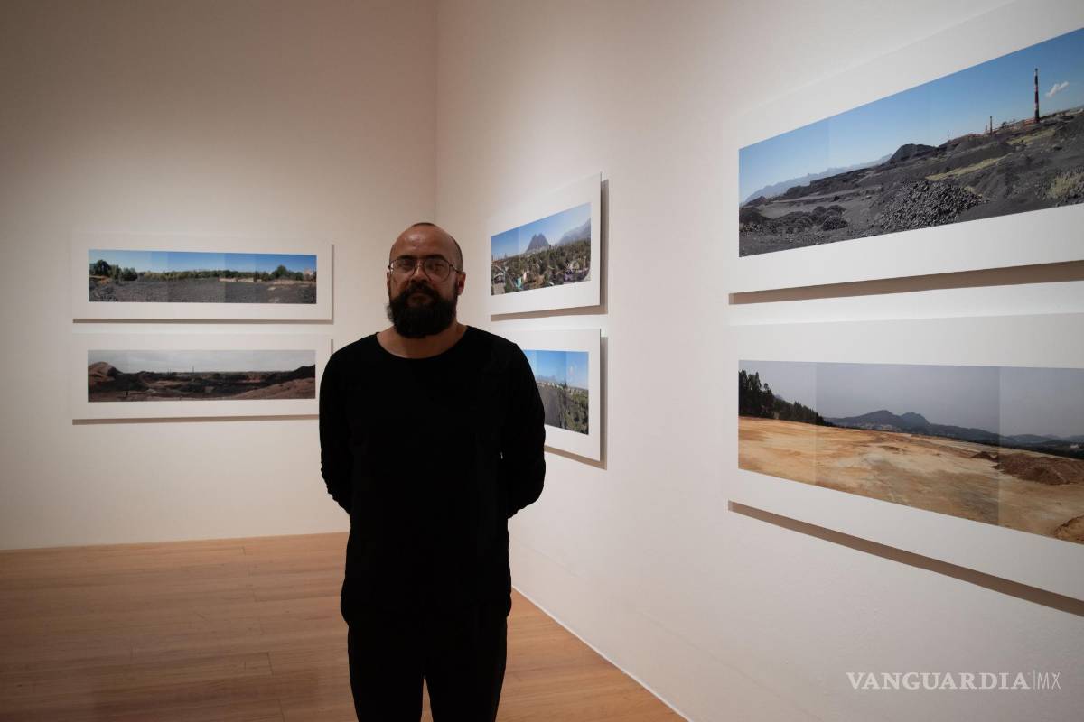 $!Rolando López con su obra Programa de Desplazamientos (2016-2023).
