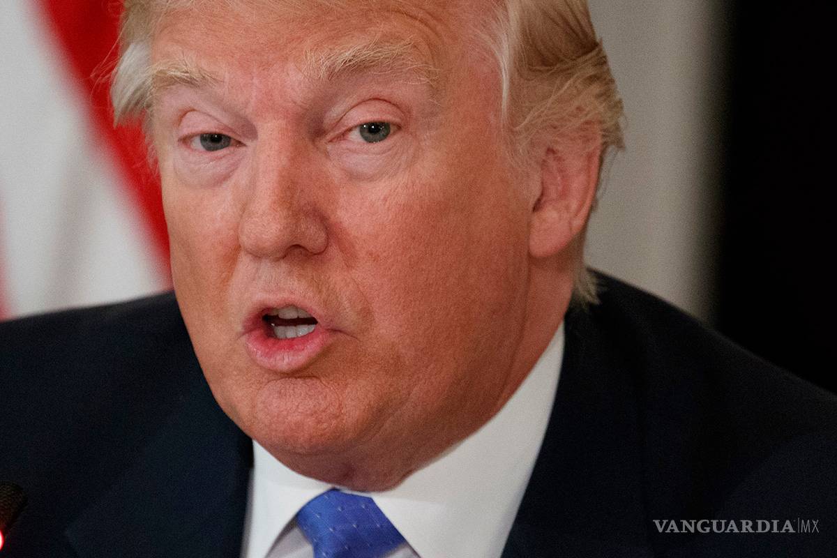 $!EU no utilizará al ejército en deportaciones, asegura John Kelly; Trump afirma lo contrario