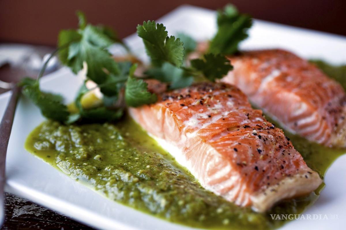 $!FILETES DE SALMÓN CON SALSA DE TOMATILLO