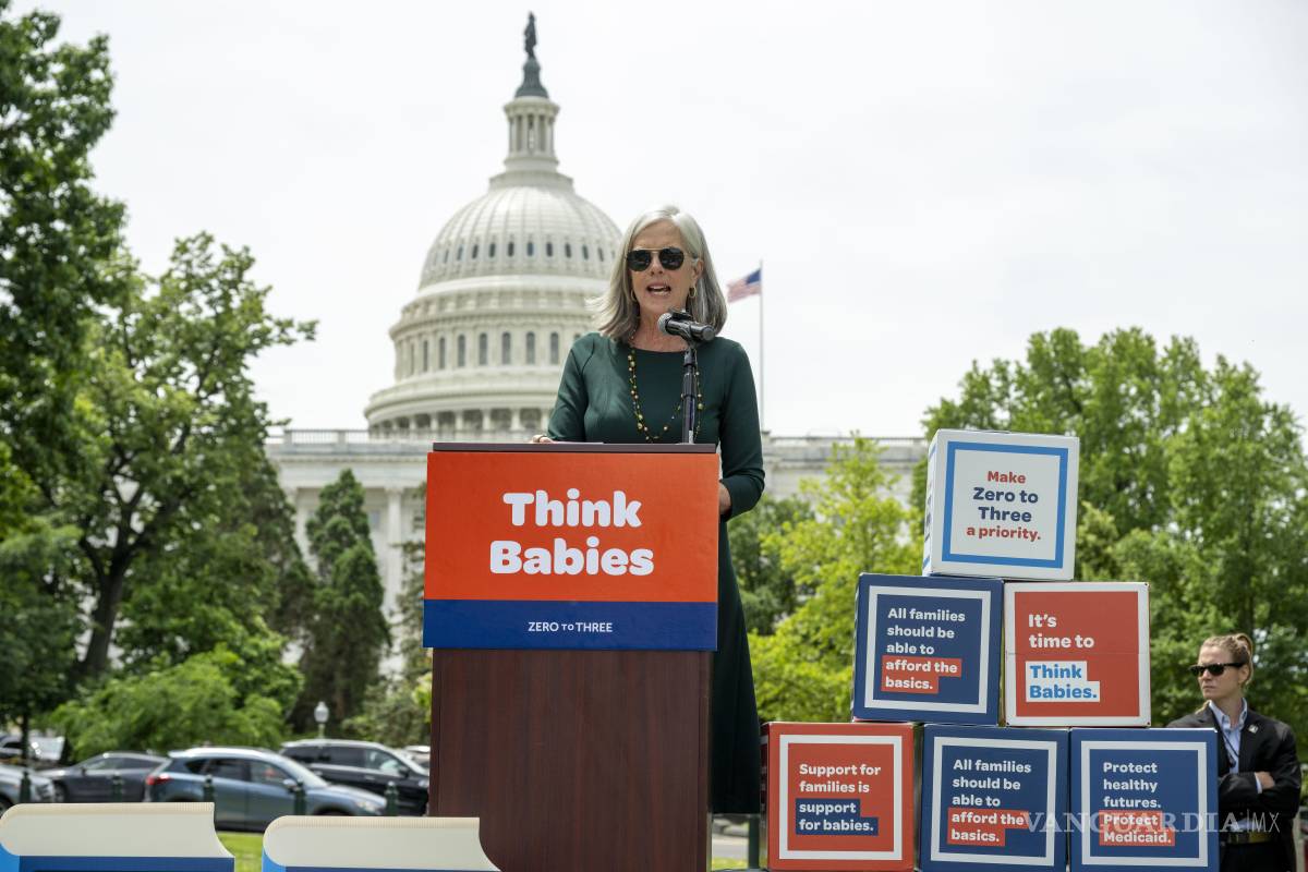 $!La representante demócrata Katherine Clark en el mitin “Truenos Paseantes” en el Capitolio para presionar a los legisladores a promulgar políticas que fomenten la seguridad económica y un desarrollo saludable para todos los bebés.