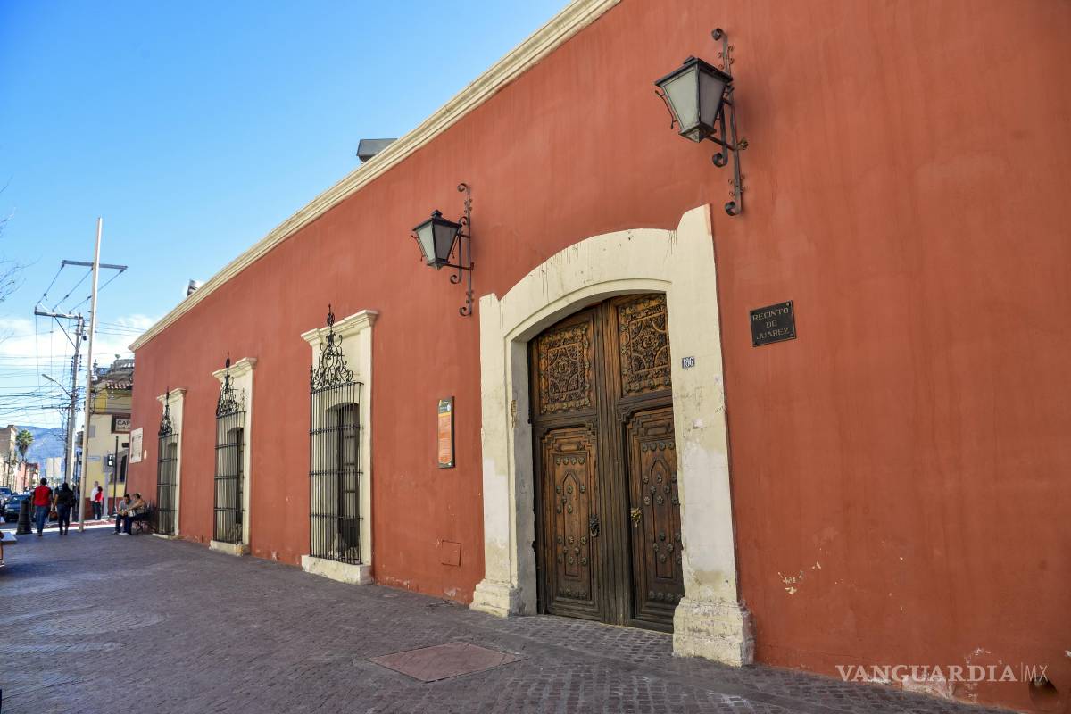 $!Modificaciones inadecuadas como láminas de asfalto y piezas de concreto han acelerado el deterioro del inmueble, construido originalmente con técnicas tradicionales de tierra.