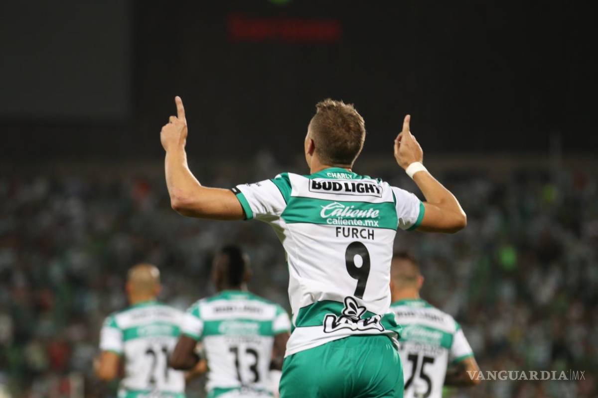 Santos vuelve a la senda de triunfo y sorprende a Rayados