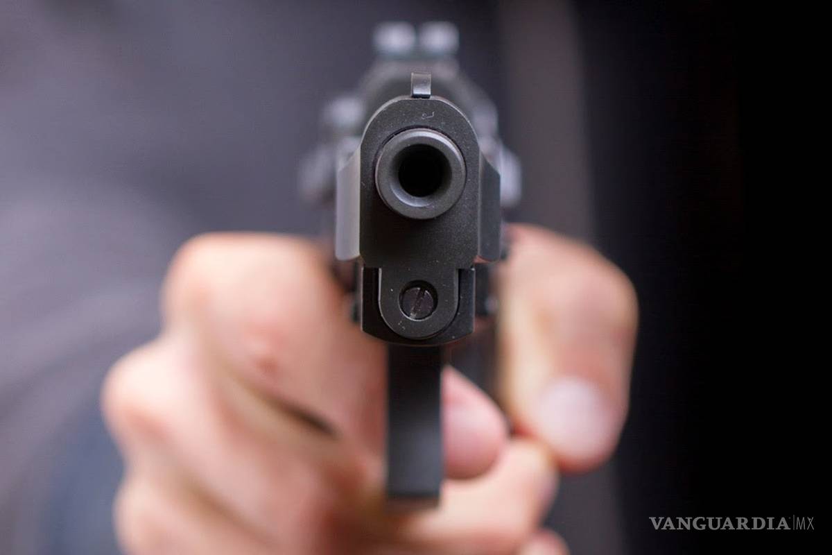 Menor mata a dos familiares a balazos por accidente