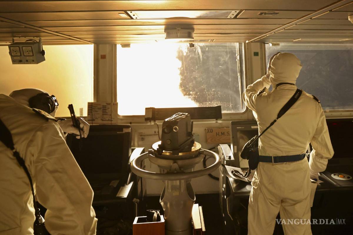 $!Imagen de cortesía proporcionada por las fuerzas británicas del personal del HMS Diamond, el cual actúa en el Mar Rojo.