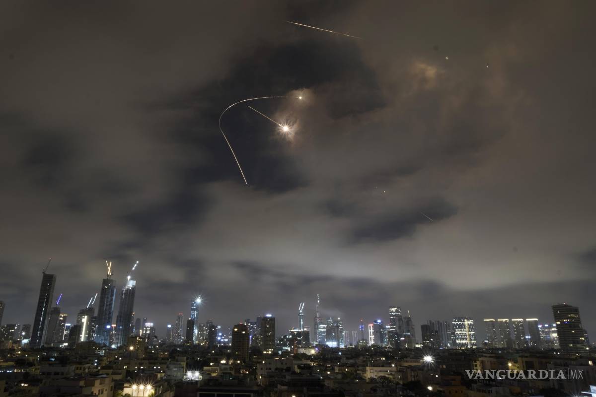 Israel asegura haber asesinado a comandantes y bombardea instalación nuclear en Irán