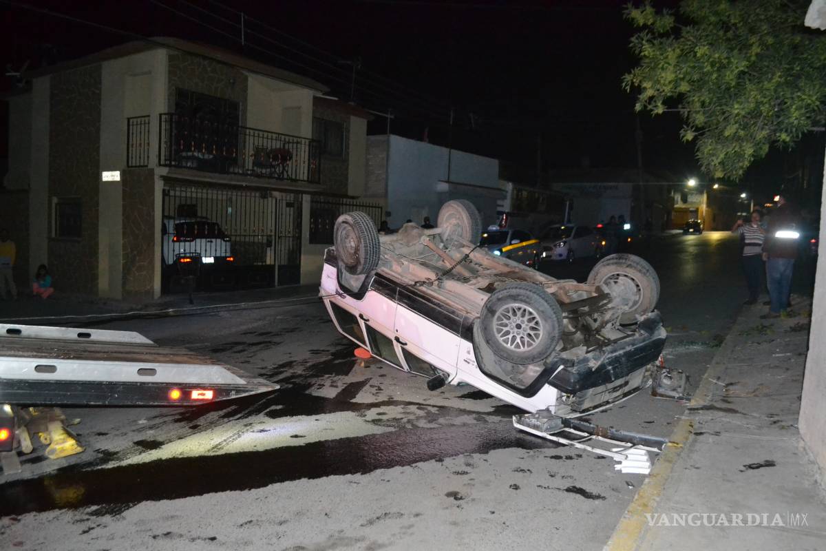 Vuelca familia en presunta persecución tras salir de una reunión en Saltillo