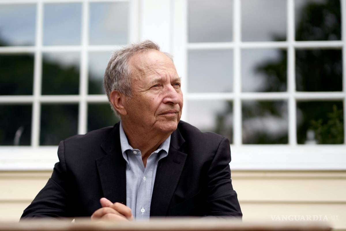 $!El exsecretario del Tesoro, Lawrence Summers, en su casa de Brookline, Massachusetts.